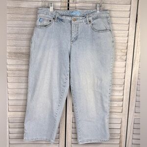 DUPLEX (By Tyte) Vintage 90's Light Wash Jean Capris-18
